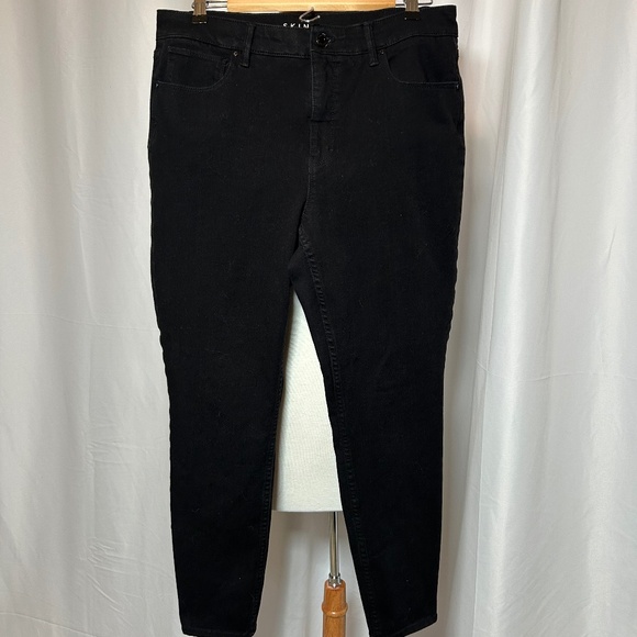 WHITE HOUSE BLACK MARKET SKINNY ANKLE BLACK PANTS - SIZE 12 - Picture 1 of 3